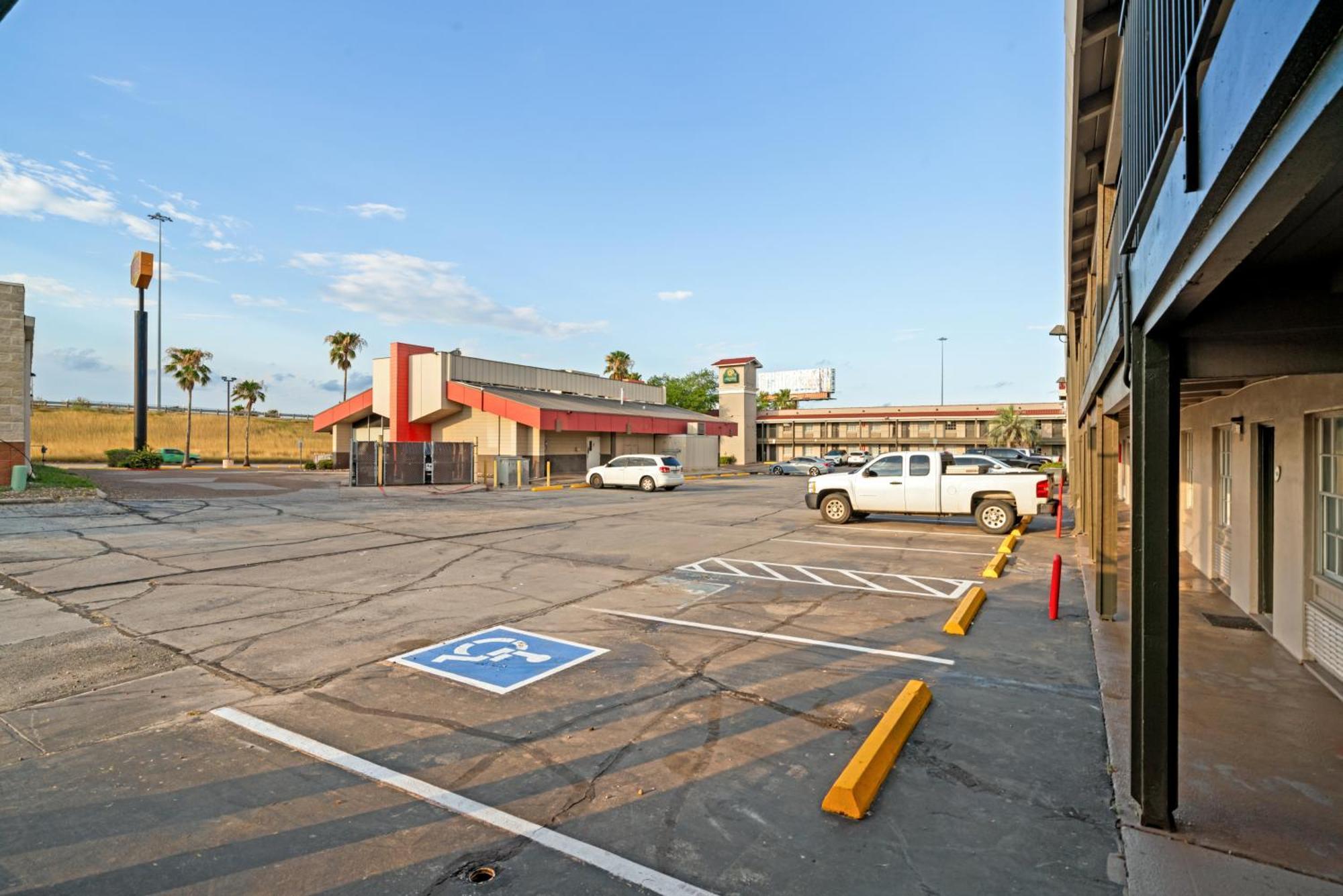 La Quinta Inn By Wyndham Corpus Christi North Экстерьер фото