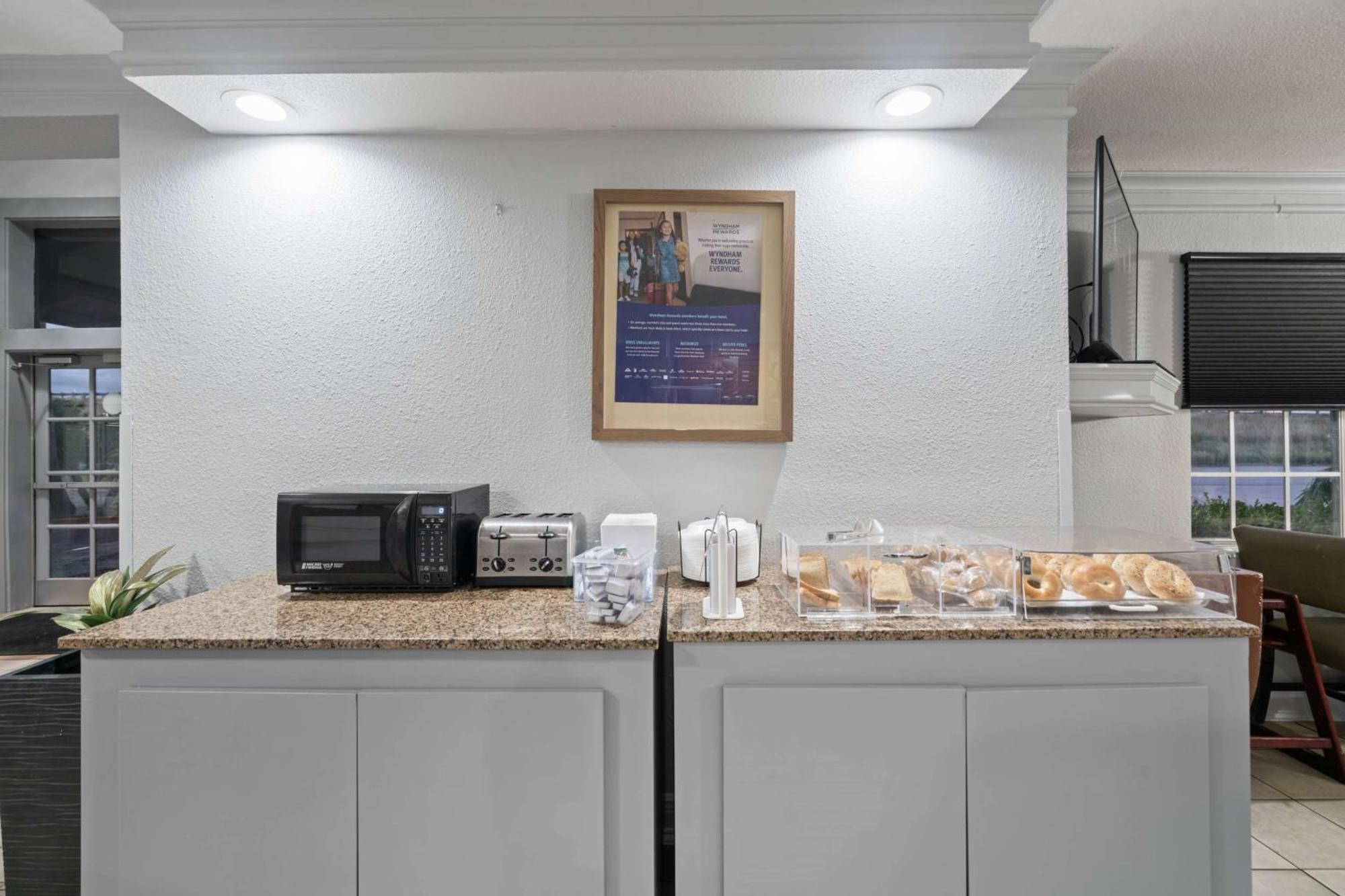La Quinta Inn By Wyndham Corpus Christi North Экстерьер фото